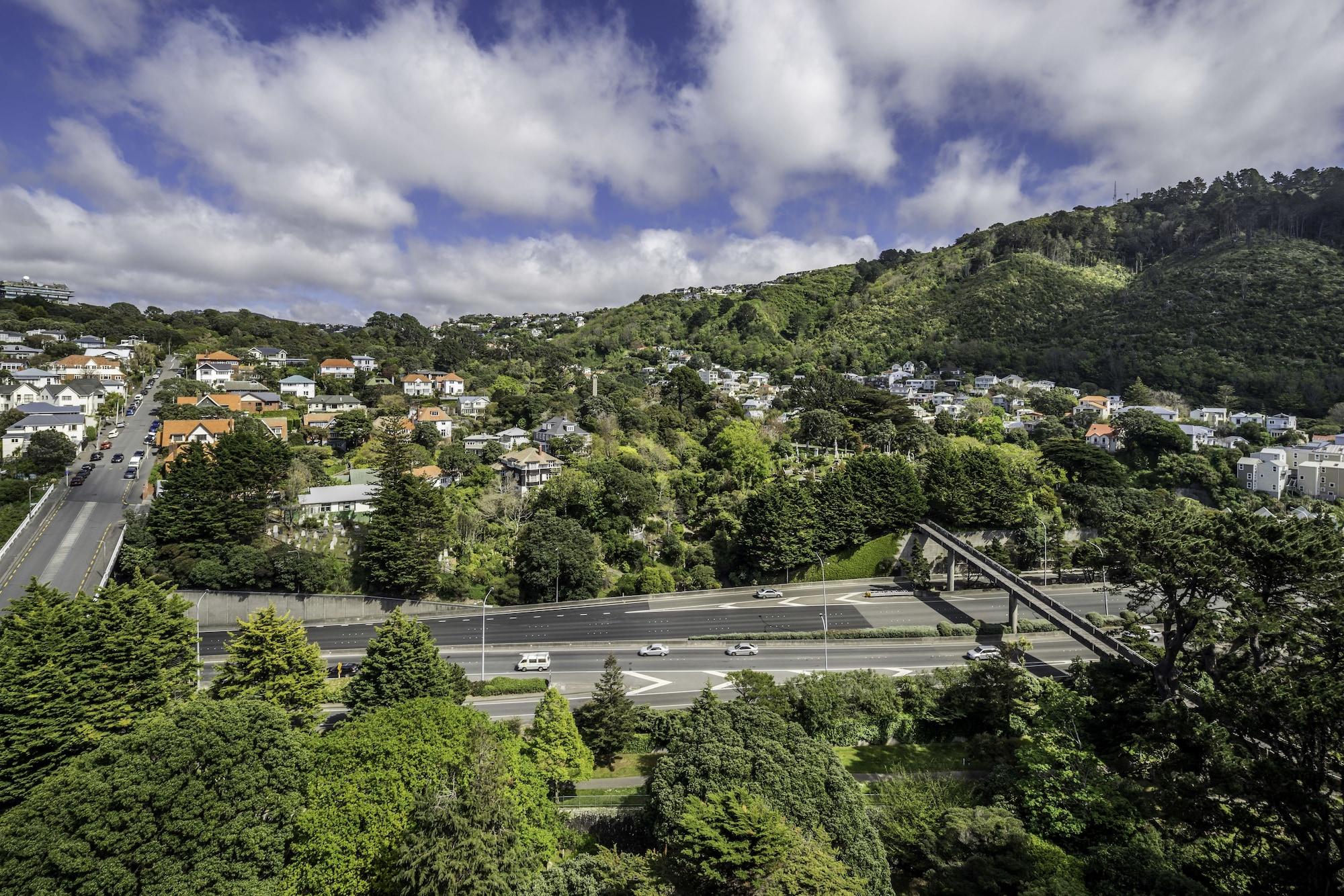 فندق بولتون ويلينغتون المظهر الخارجي الصورة View of the suburb from the west