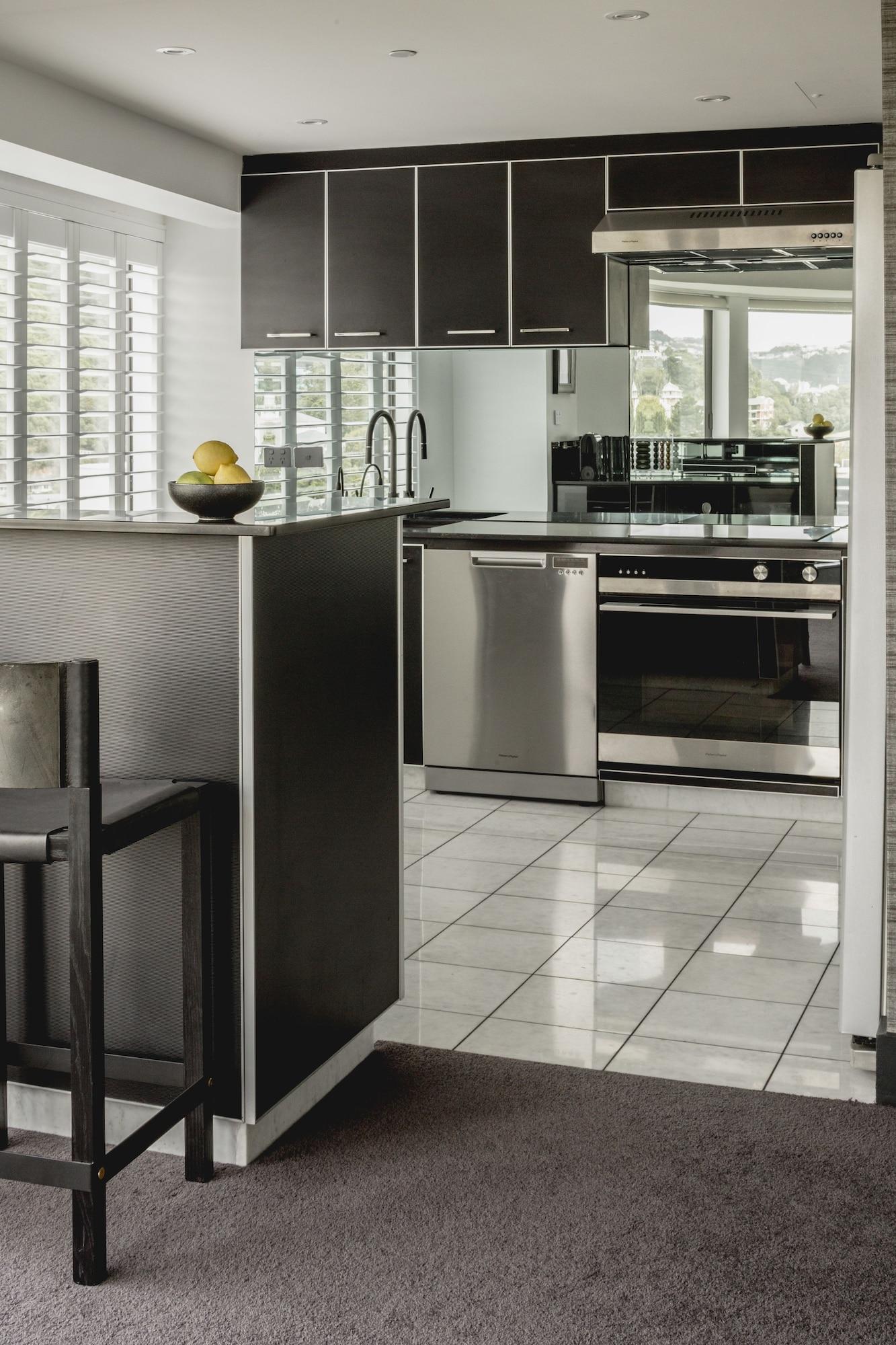 فندق بولتون ويلينغتون المظهر الخارجي الصورة A kitchen with a granite floor