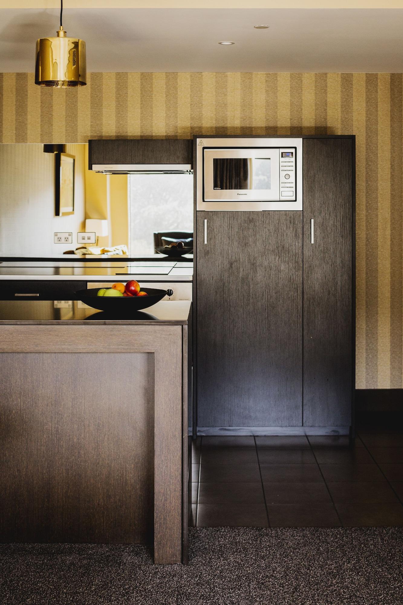 فندق بولتون ويلينغتون المظهر الخارجي الصورة A kitchen with a refrigerator