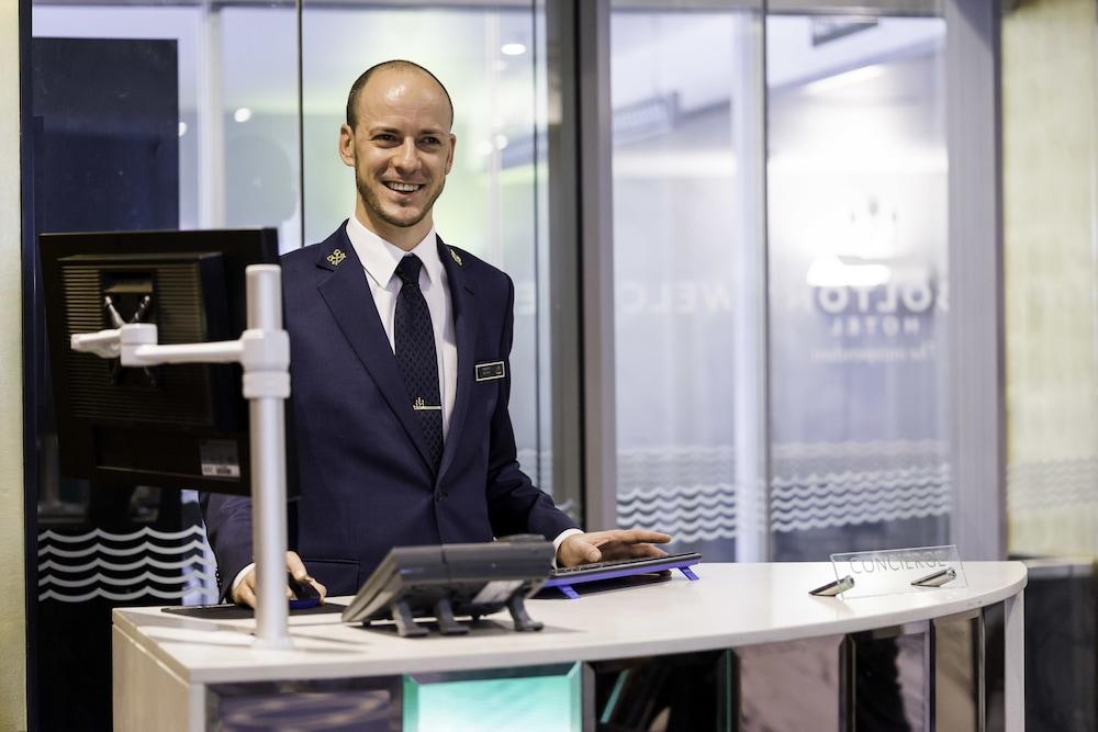 فندق بولتون ويلينغتون المظهر الخارجي الصورة A hotel concierge